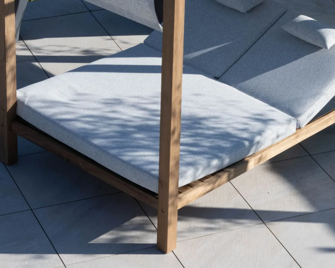 Online Lit de jardin en teck et tissu spécial extérieur gris clair "Eclipse" Canapé De Jardin|Bain De Soleil