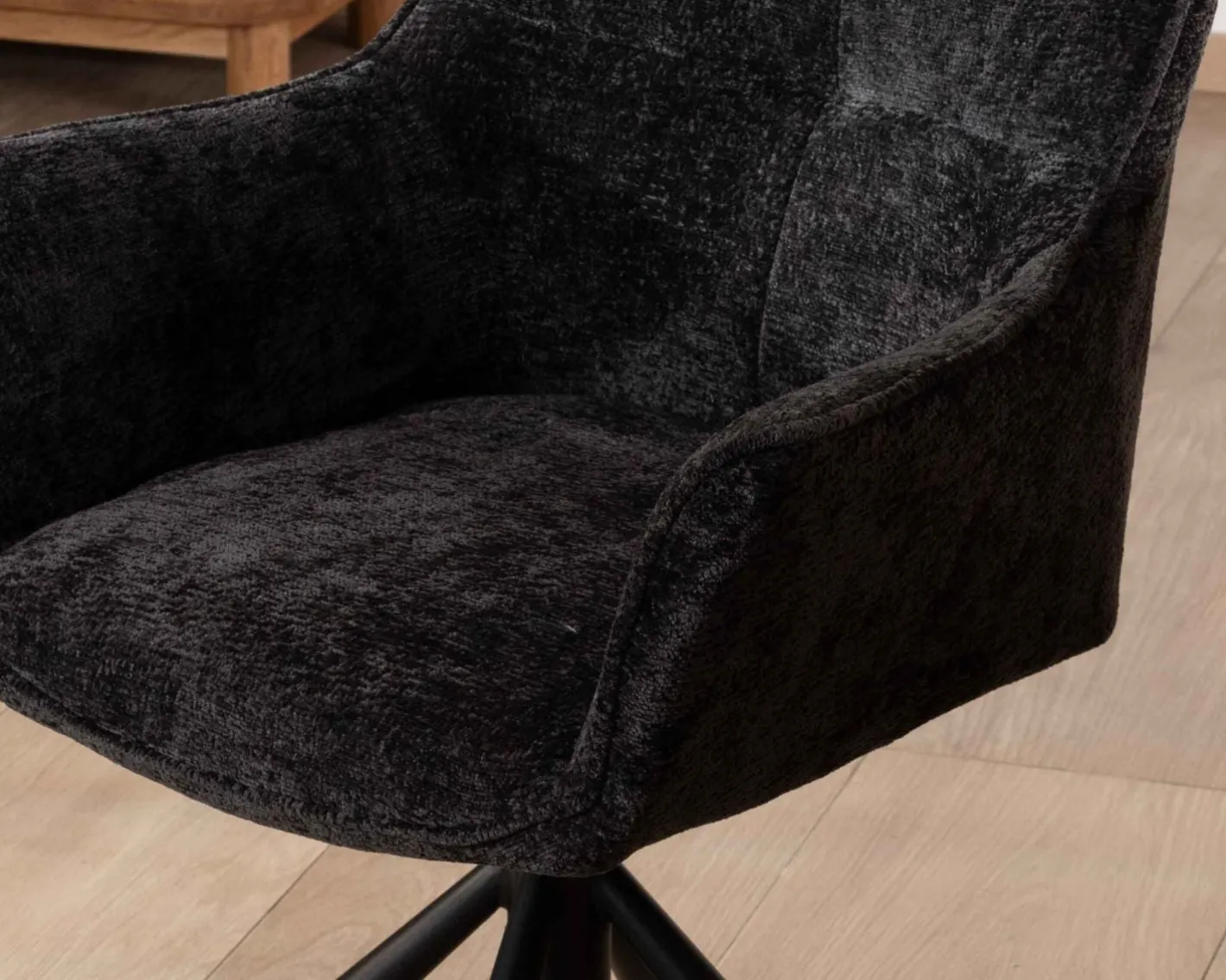 New Lot de 2 chaises avec accoudoirs en tissu noir et pied métal pivotant "Ewing" Chaise