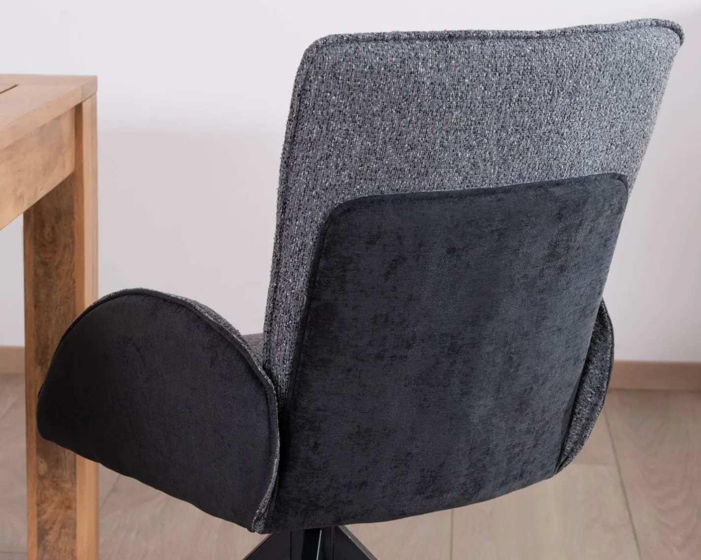 Hot Lot de 2 chaises avec accoudoirs en tissu bi-matière anthracite "Eddy" avec pied métal pivotant Chaise