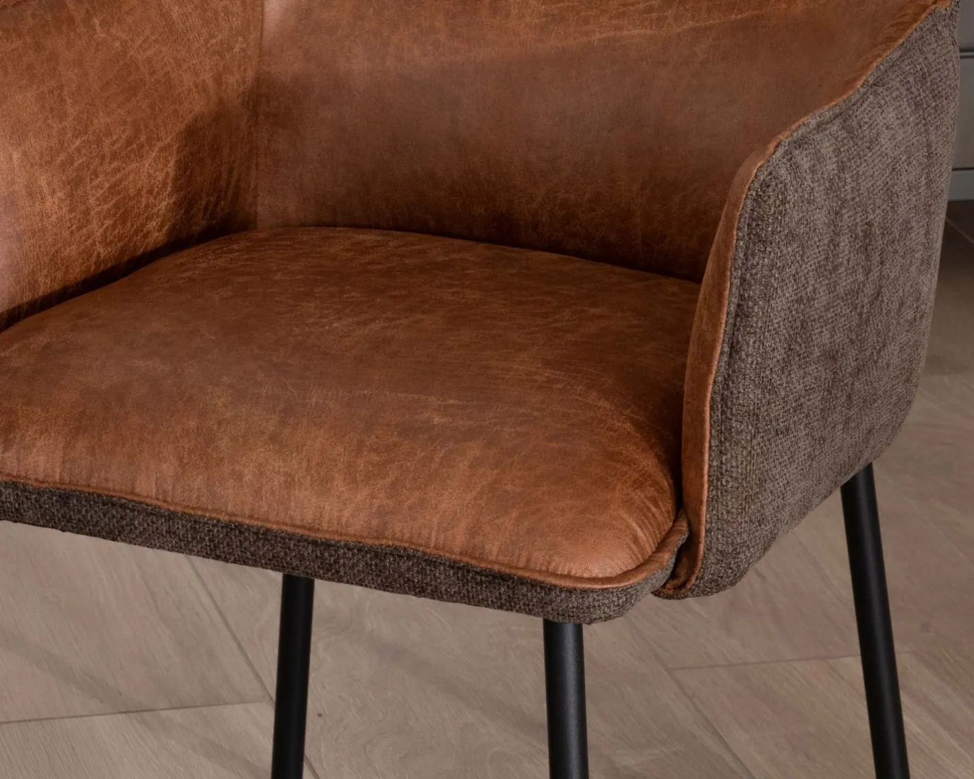 Clearance Lot de 2 chaises de repas confort "Lokka" bi-matière cognac et marron Chaise