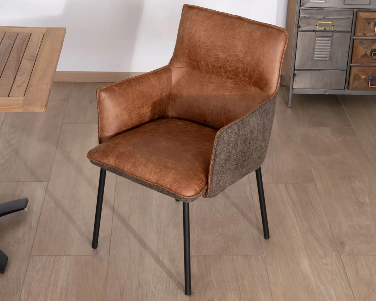 Clearance Lot de 2 chaises de repas confort "Lokka" bi-matière cognac et marron Chaise