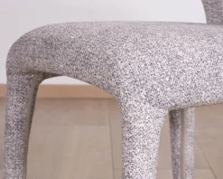 New Lot de 2 chaises de repas contemporaines “Milano” en tissu chiné gris clair à habillage intégral Chaise
