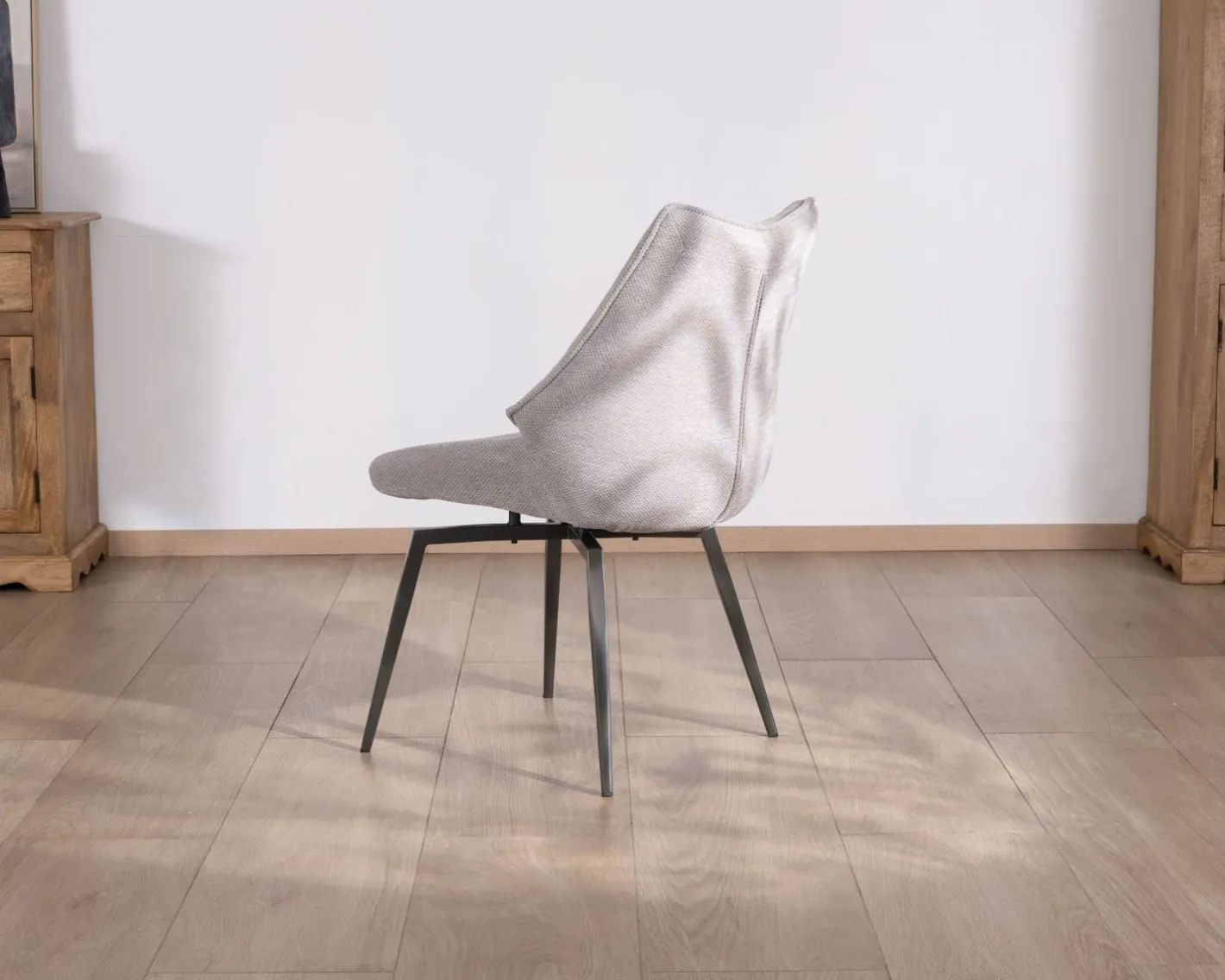 Online Lot de 2 chaises de repas design et enveloppantes en tissu gris clair "Niko" Chaise