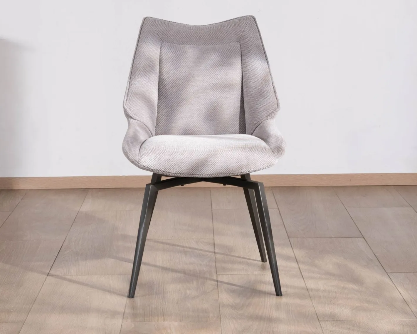 Online Lot de 2 chaises de repas design et enveloppantes en tissu gris clair "Niko" Chaise