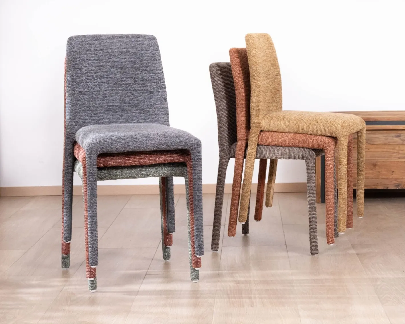 Online Lot de 4 chaises de repas empilables avec habillage intégral "Otto" en tissu tramé rouge Chaise