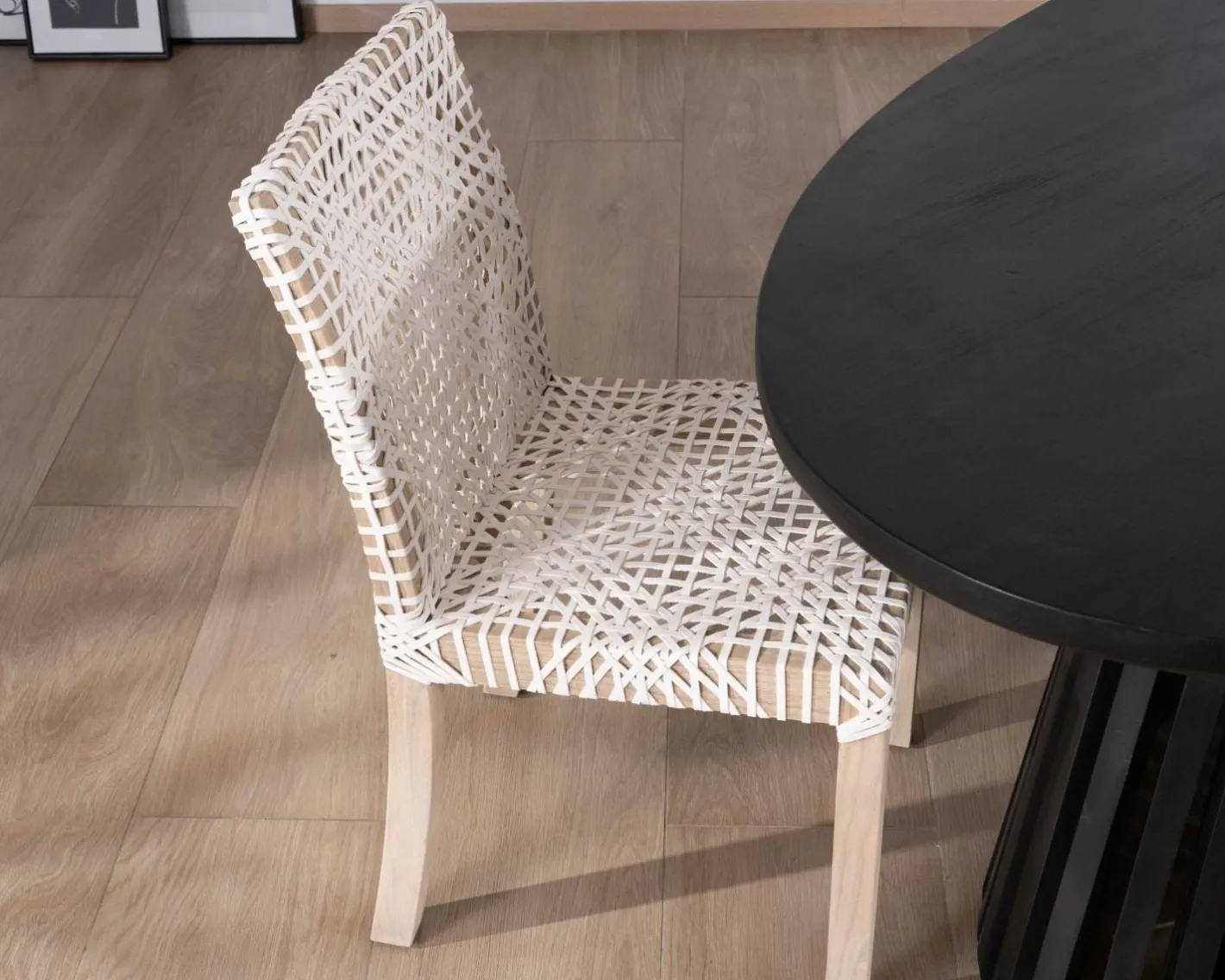 Discount Lot de 2 chaises de repas en teck et cuir blanc tressé "Mambow" Chaise