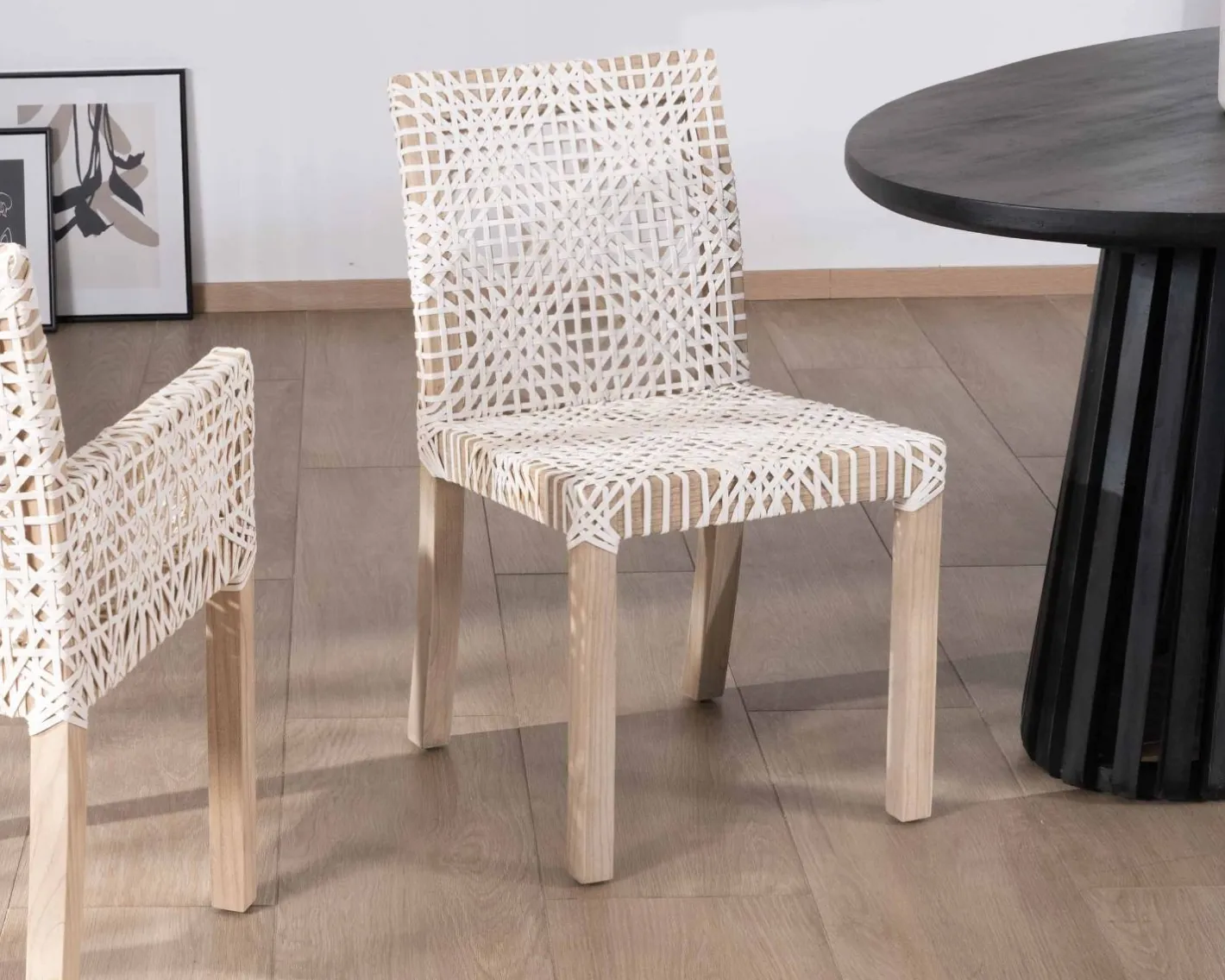 Discount Lot de 2 chaises de repas en teck et cuir blanc tressé "Mambow" Chaise