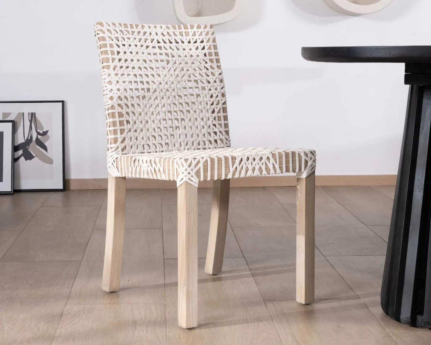 Discount Lot de 2 chaises de repas en teck et cuir blanc tressé "Mambow" Chaise