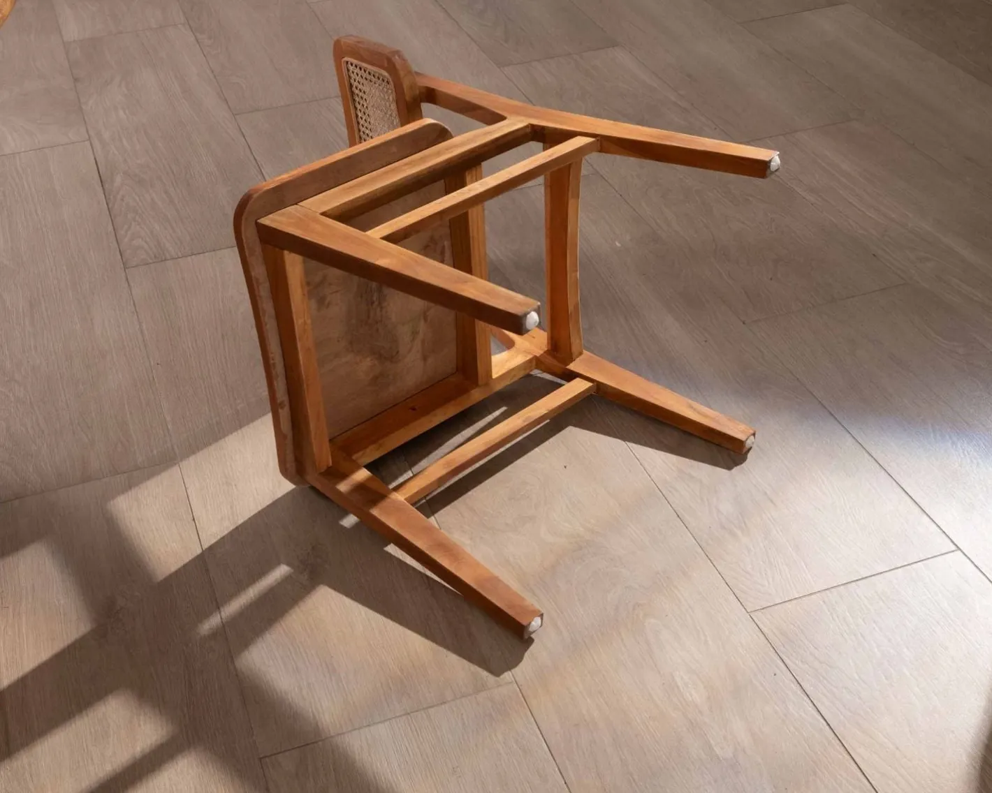 Lot de 2 chaises de repas en teck avec dossier en cannage "Natsu" Chaise