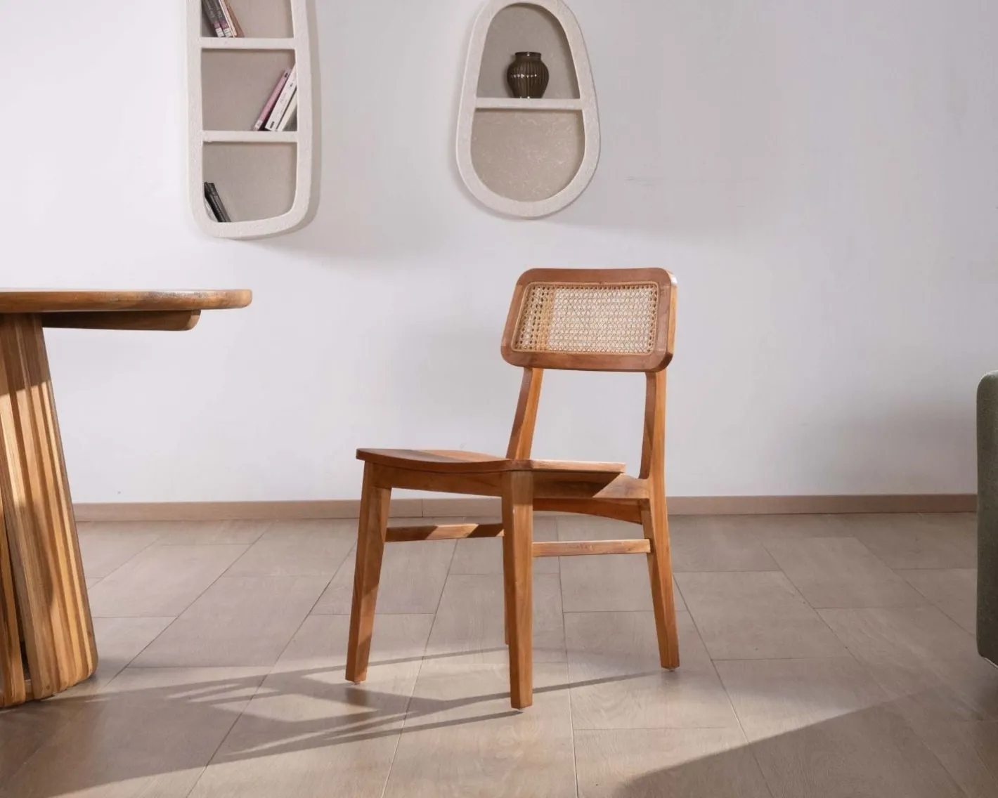 Lot de 2 chaises de repas en teck avec dossier en cannage "Natsu" Chaise