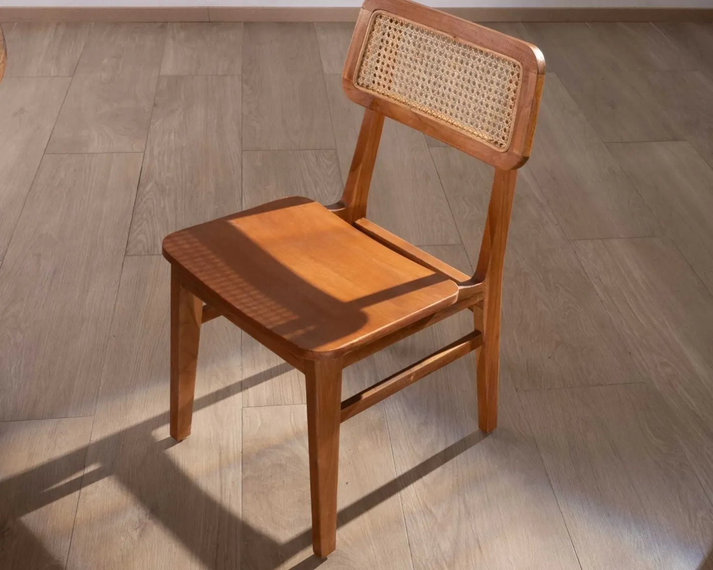 Lot de 2 chaises de repas en teck avec dossier en cannage "Natsu" Chaise