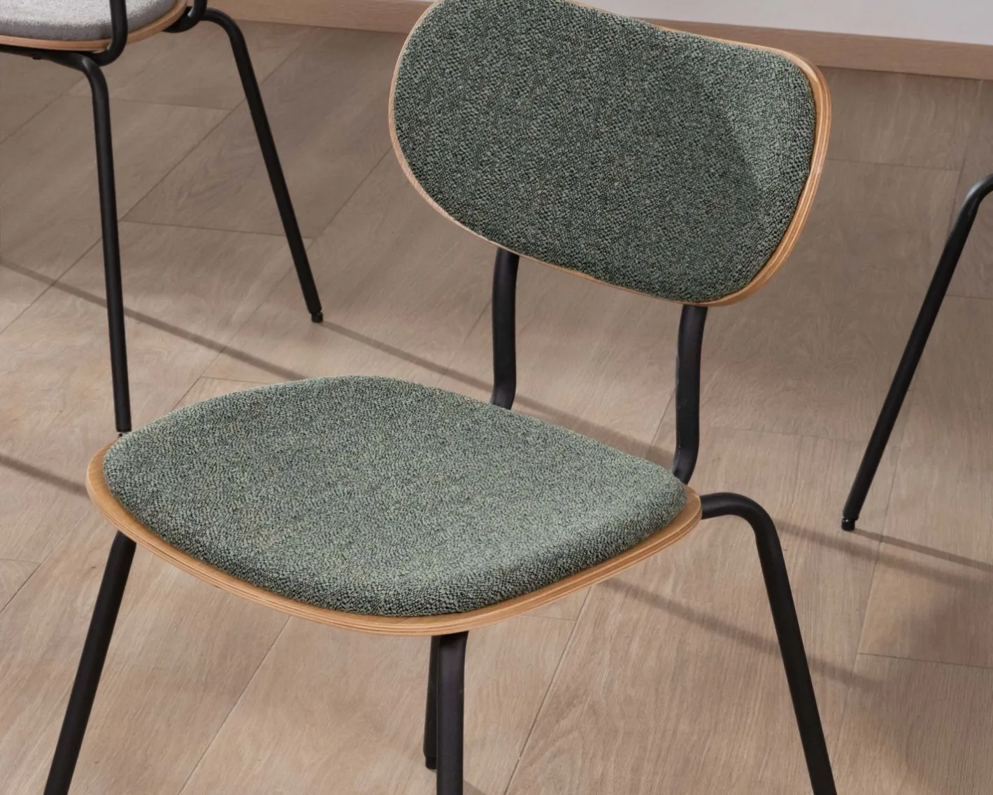 Sale Lot de 4 chaises de repas en tissu vert "Lino" style rétro Chaise