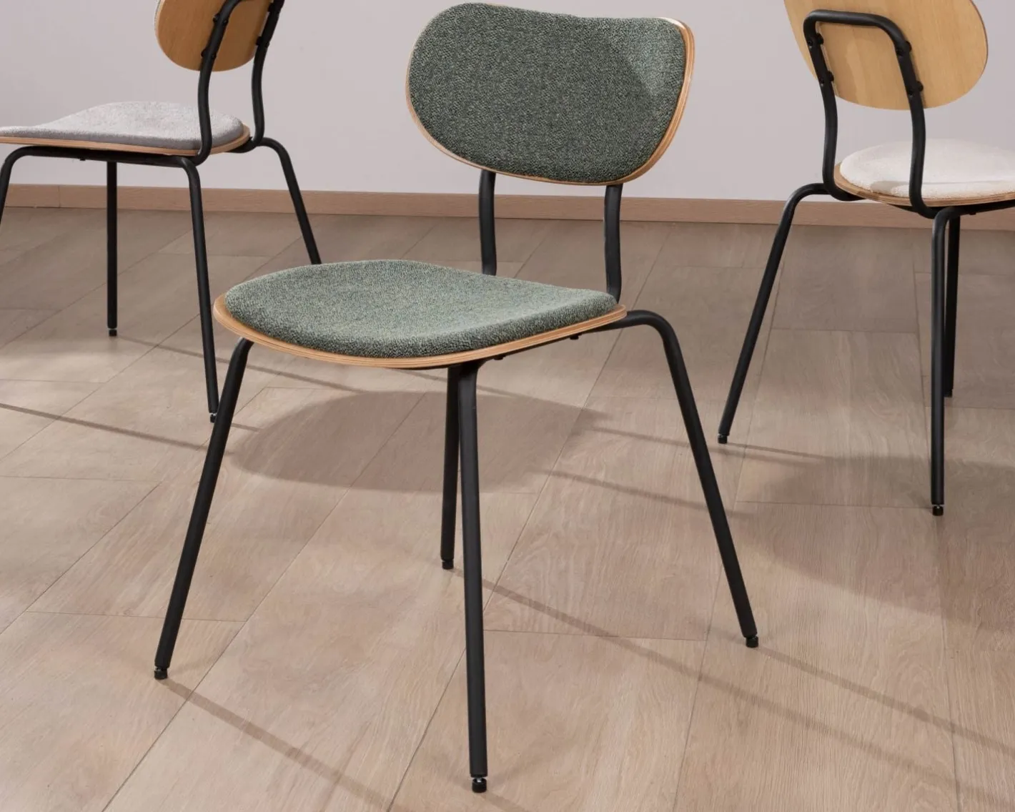 Sale Lot de 4 chaises de repas en tissu vert "Lino" style rétro Chaise