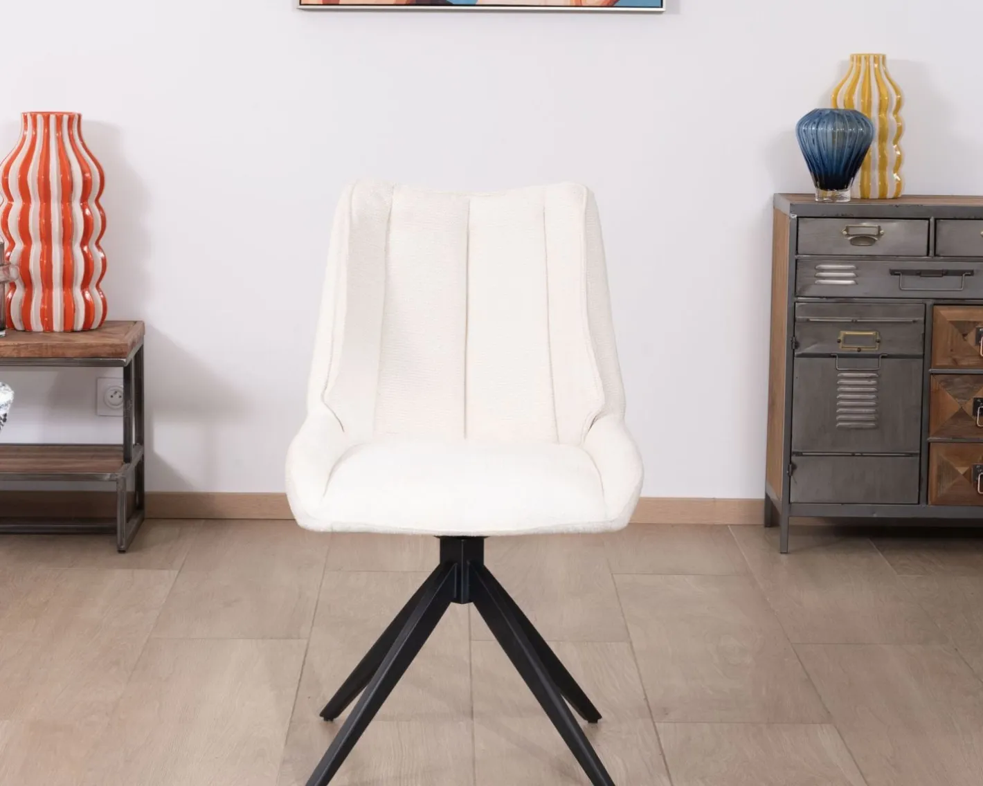 Sale Lot de 2 chaises de repas en tissu blanc et pied pivotant en métal "Webber" Chaise