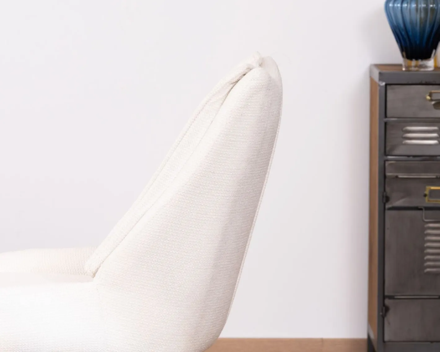 Sale Lot de 2 chaises de repas en tissu blanc et pied pivotant en métal "Webber" Chaise