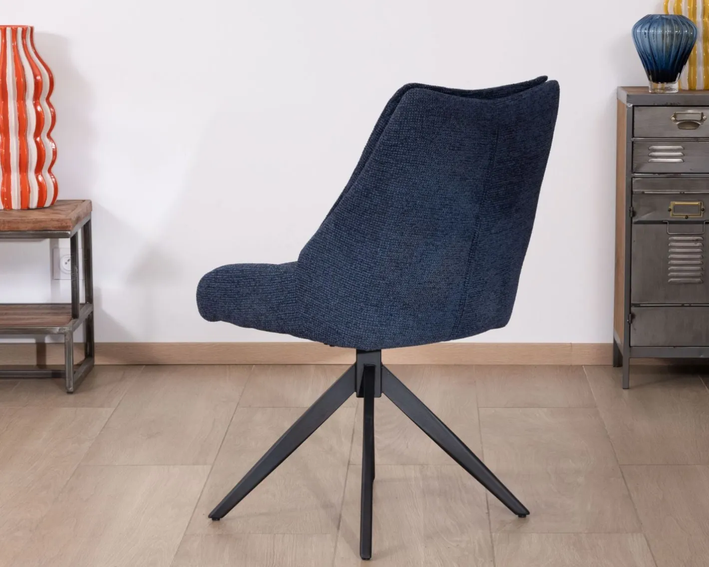 Sale Lot de 2 chaises de repas en tissu bleu nuit "Webber" assise design et pied 4 branches pivotant en métal Chaise