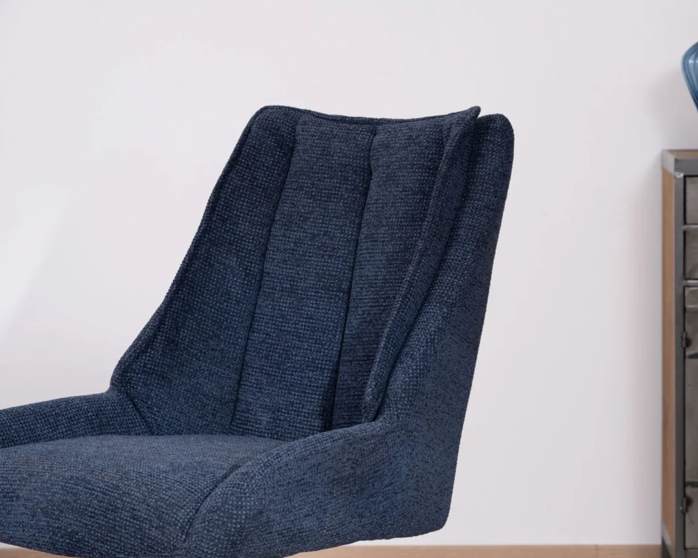 Sale Lot de 2 chaises de repas en tissu bleu nuit "Webber" assise design et pied 4 branches pivotant en métal Chaise