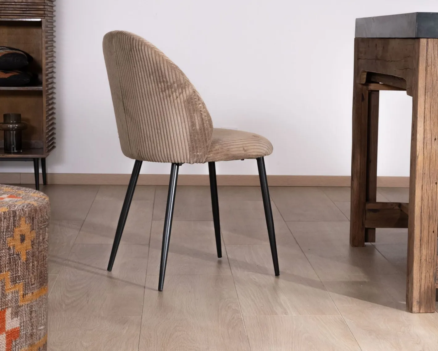 Lot de 4 chaises de repas en velours côtelé taupe esprit vintage "Bellot" Chaise