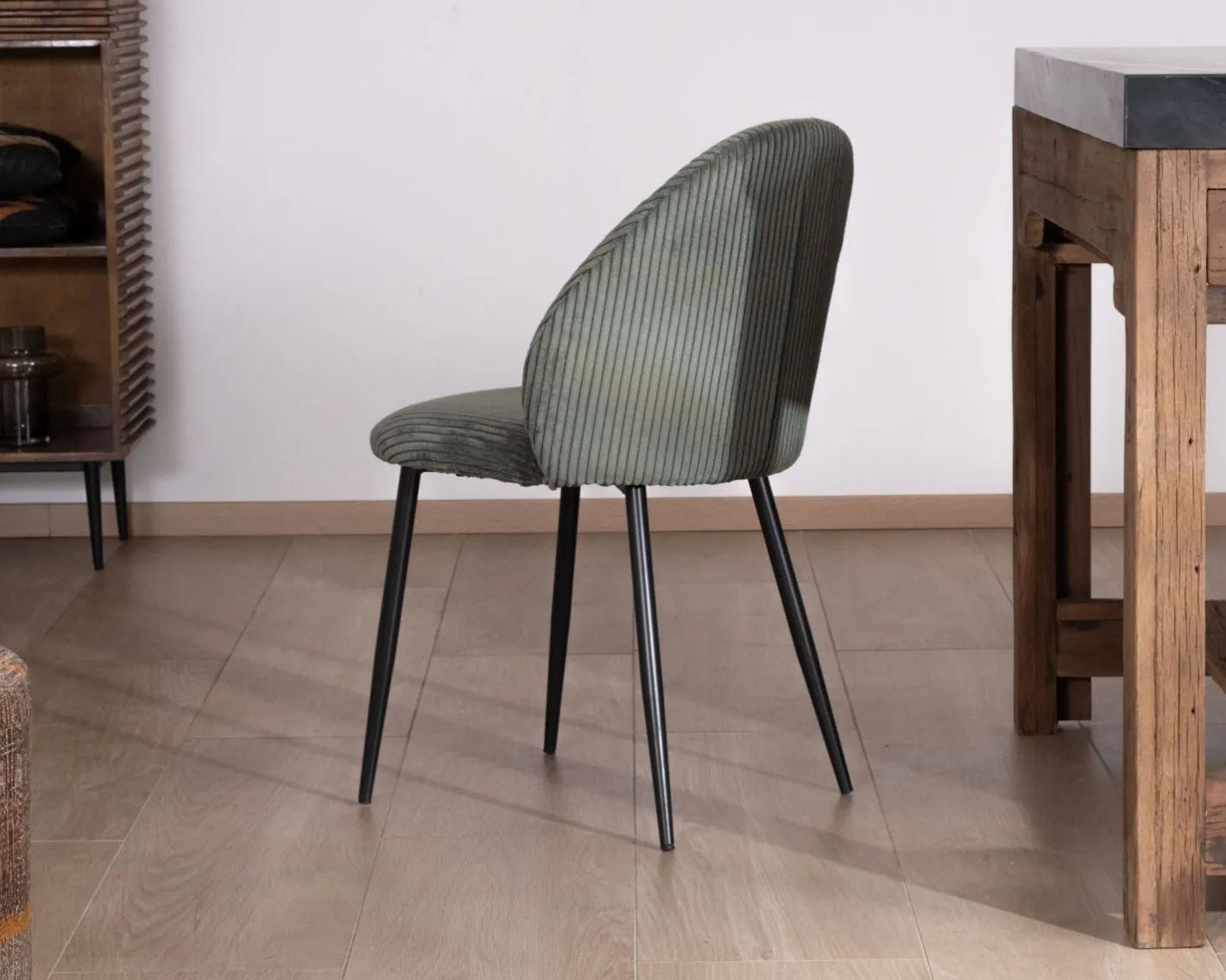 Clearance Lot de 4 chaises de repas en velours vert sauge foncé "Bellot" esprit vintage Chaise