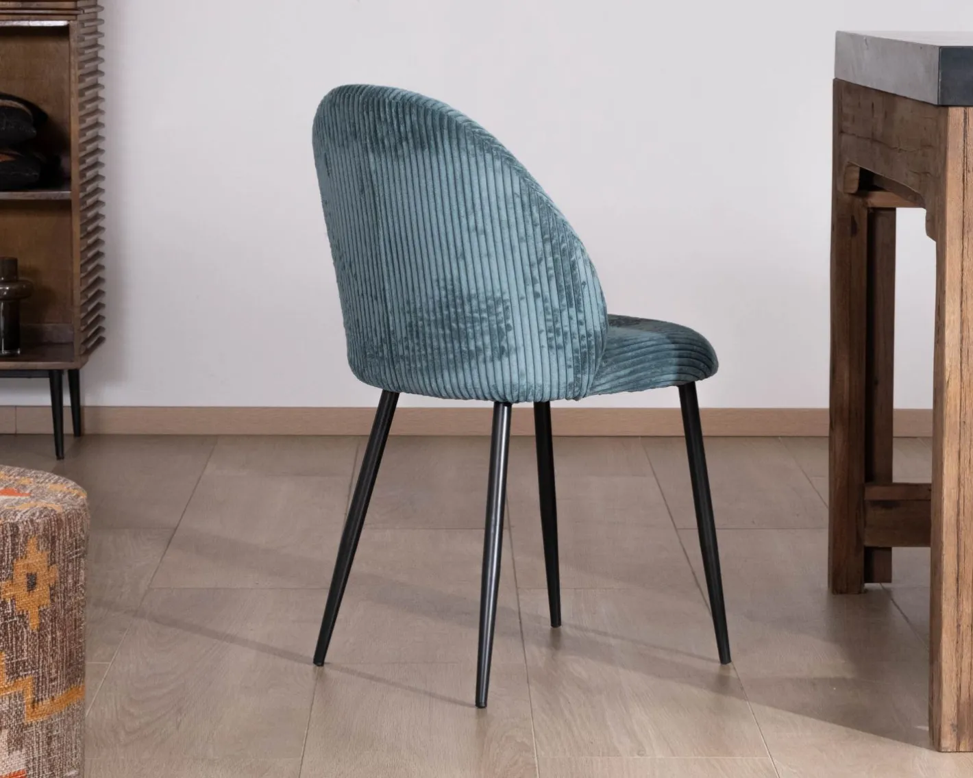 Online Lot de 4 chaises de repas esprit vintage en velours bleu pétrole et métal noir "Bellot" Chaise