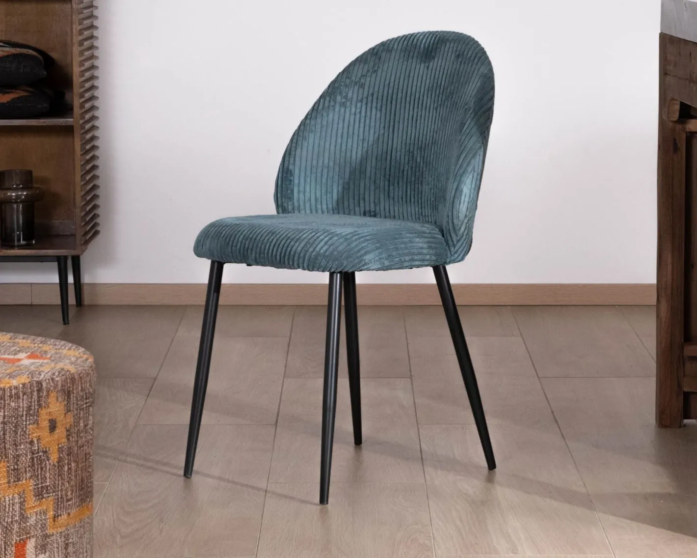 Online Lot de 4 chaises de repas esprit vintage en velours bleu pétrole et métal noir "Bellot" Chaise