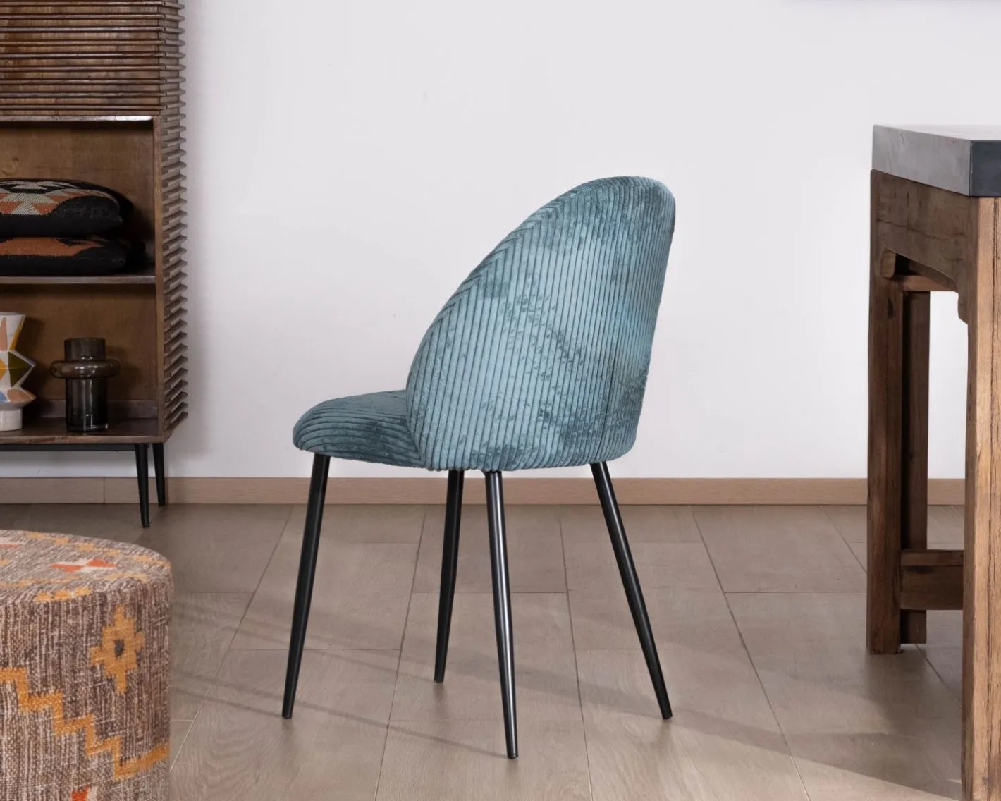 Online Lot de 4 chaises de repas esprit vintage en velours bleu pétrole et métal noir "Bellot" Chaise