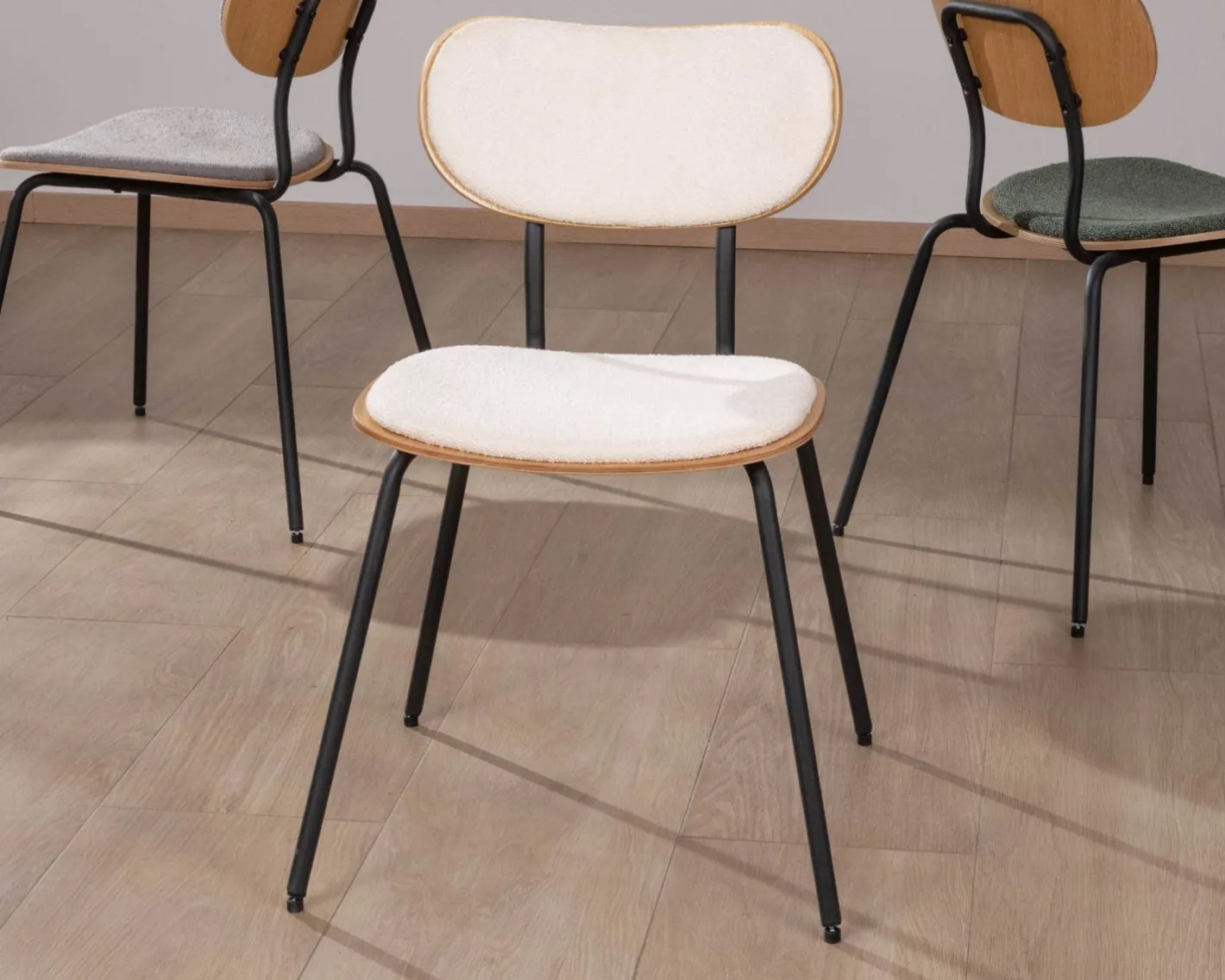 Outlet Lot de 4 chaises de repas "Lino" style rétro en tissu écru Chaise