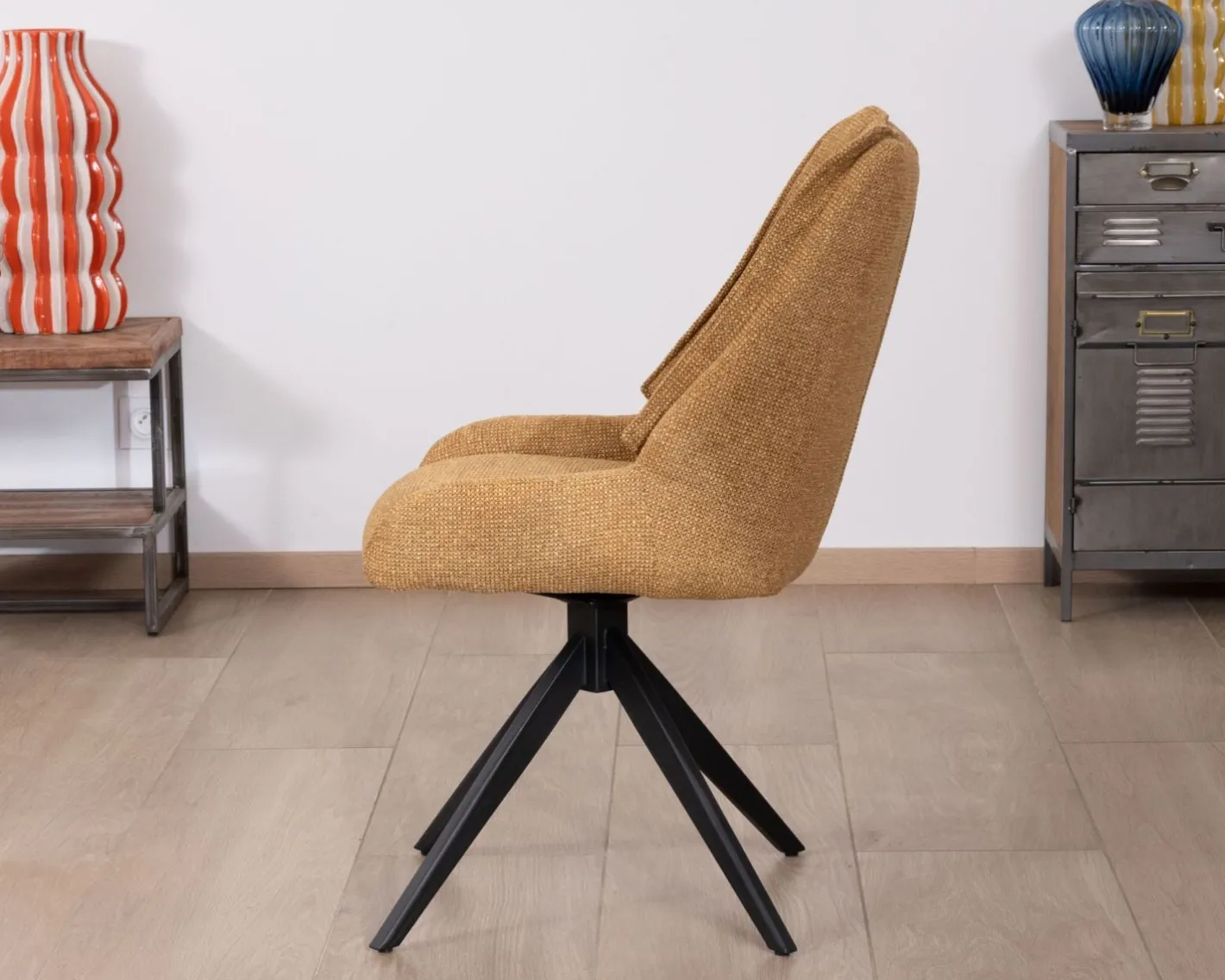 Lot de 2 chaises de repas pivotantes et matelassée en tissu moutarde "Webber" Chaise
