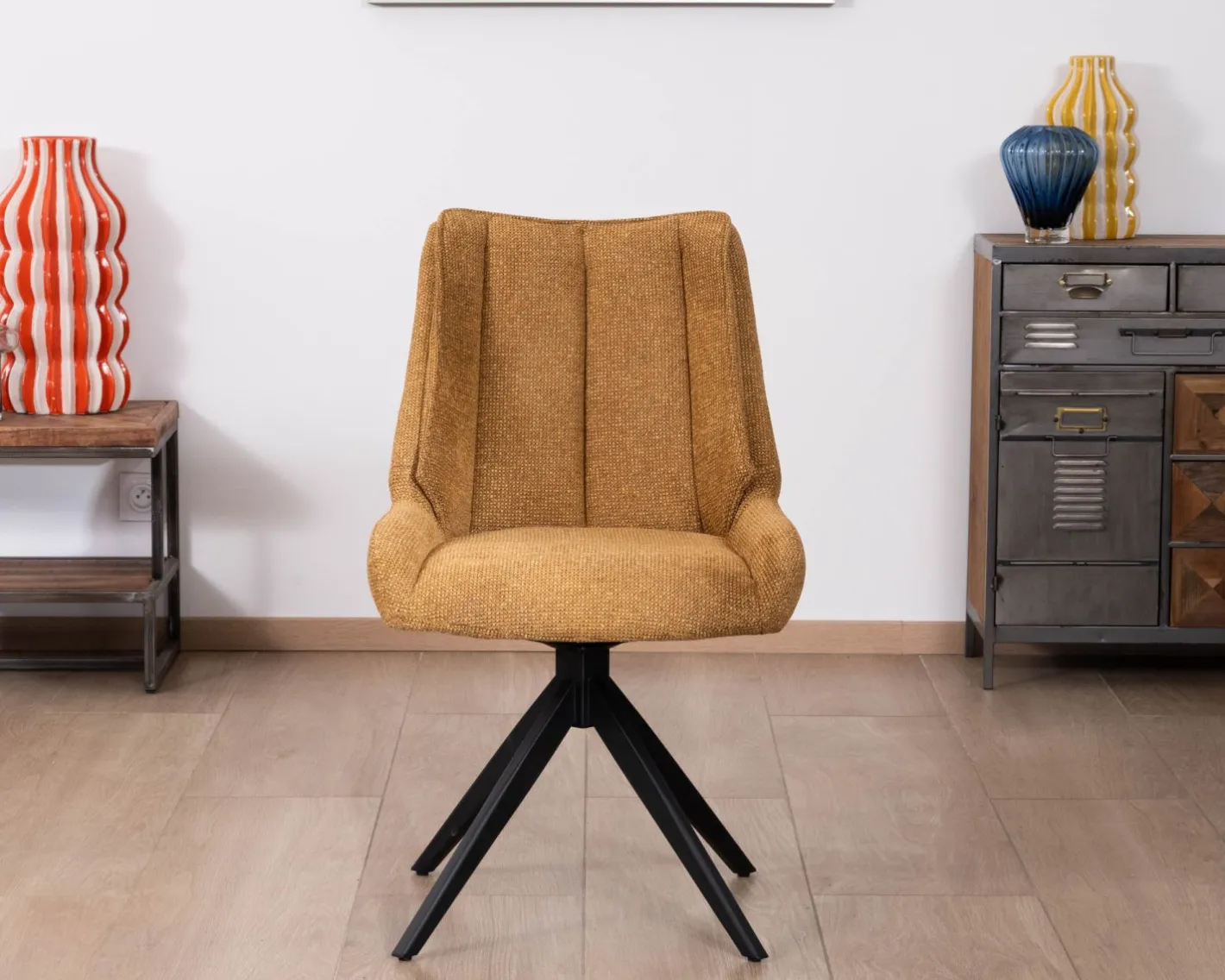 Lot de 2 chaises de repas pivotantes et matelassée en tissu moutarde "Webber" Chaise