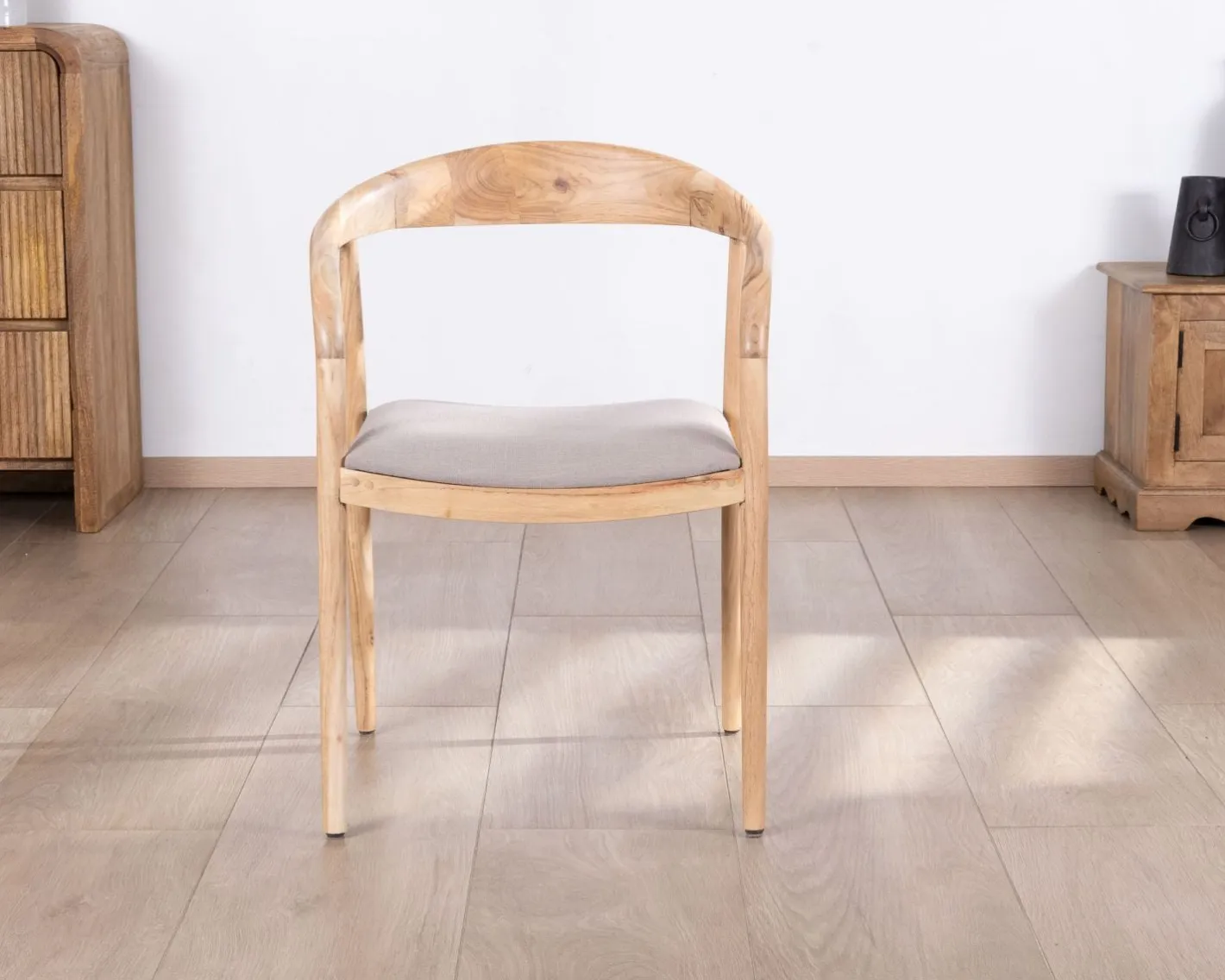 Lot de 2 chaises de repas épurées en acacia avec assise tissu beige "Vogue" Chaise