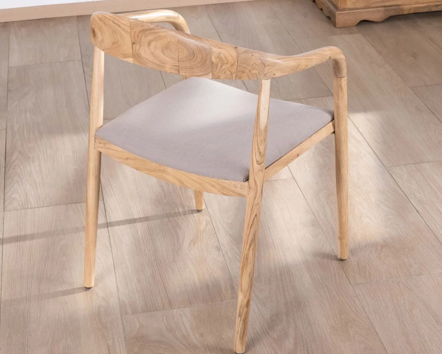 Lot de 2 chaises de repas épurées en acacia avec assise tissu beige "Vogue" Chaise