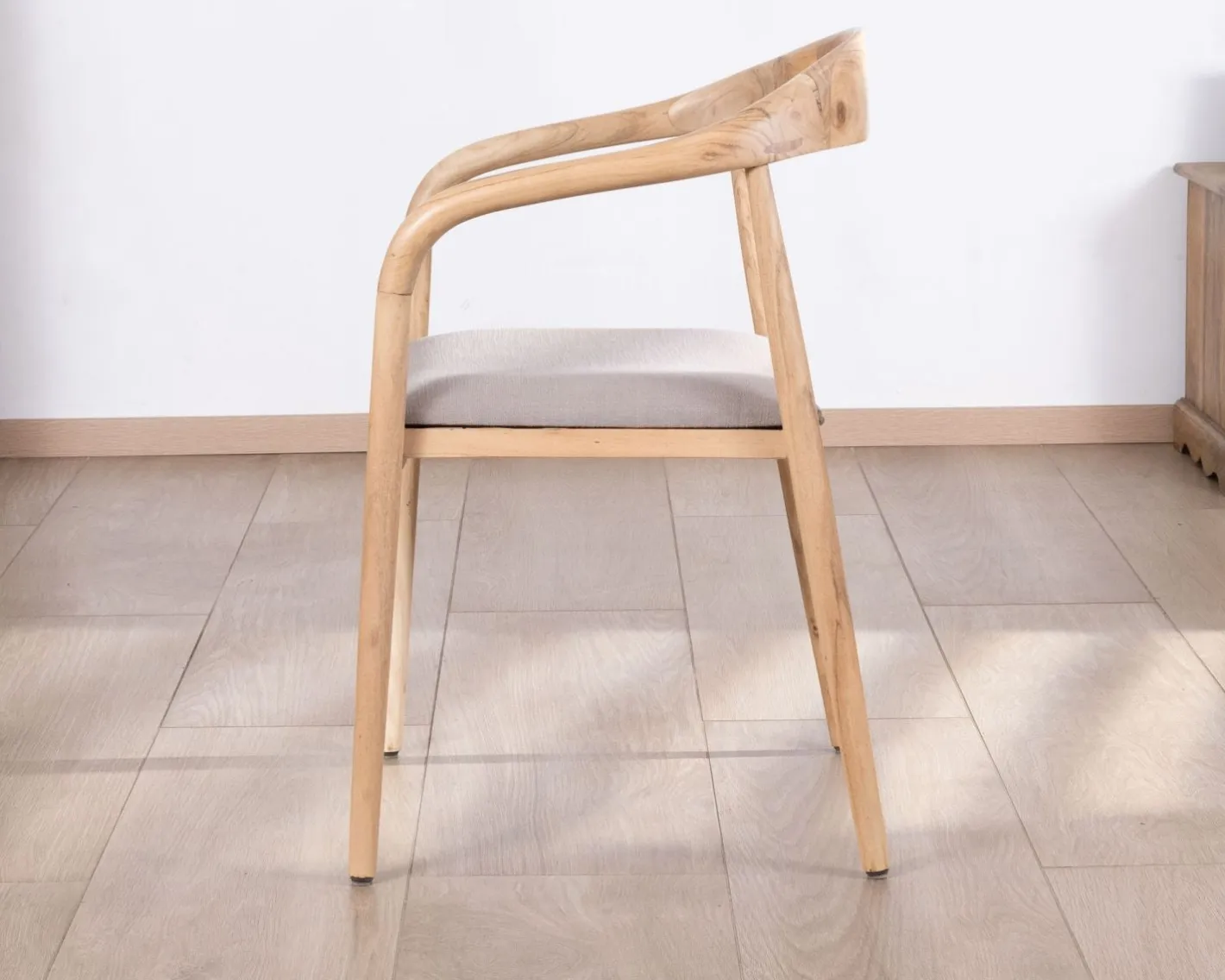 Lot de 2 chaises de repas épurées en acacia avec assise tissu beige "Vogue" Chaise