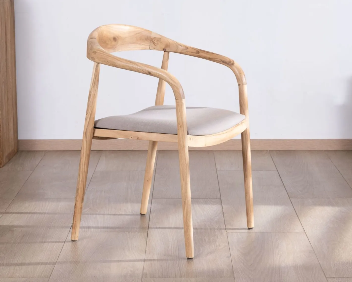Lot de 2 chaises de repas épurées en acacia avec assise tissu beige "Vogue" Chaise