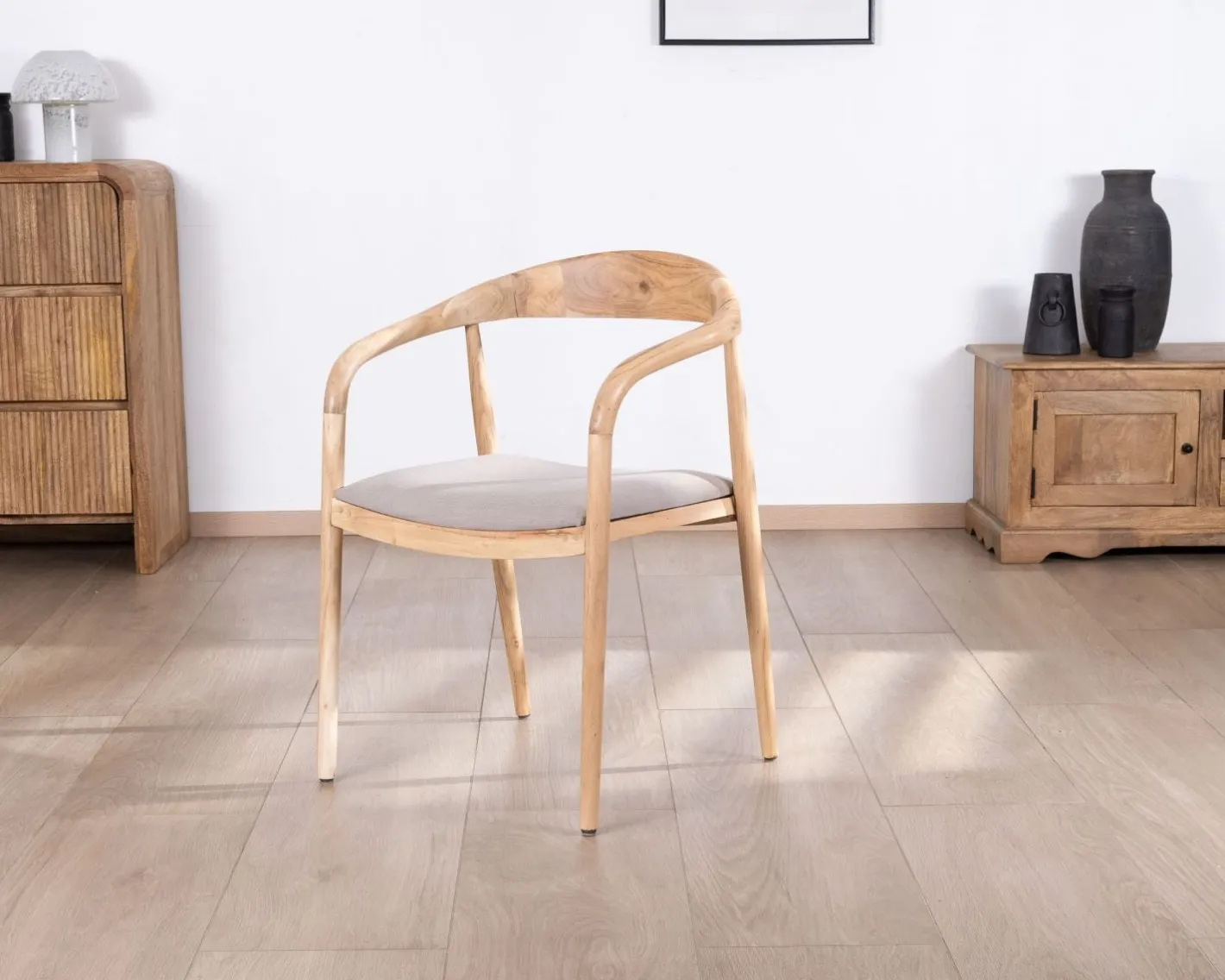 Lot de 2 chaises de repas épurées en acacia avec assise tissu beige "Vogue" Chaise