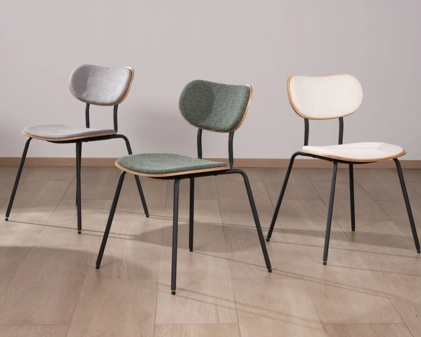New Lot de 4 chaises de repas rétro assise bois et tissu gris "Lino" Chaise
