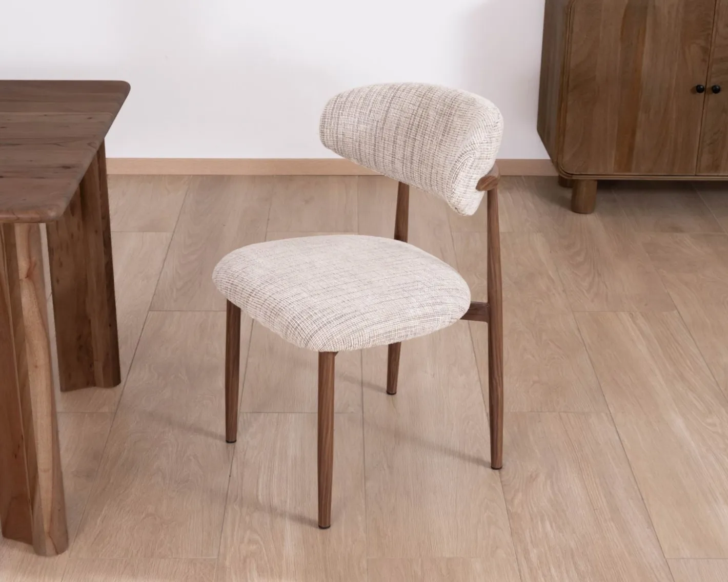 Hot Lot de 2 chaises de repas rétro en tissu tramé beige et marron "Arpège" pieds métal aspect noyer Chaise