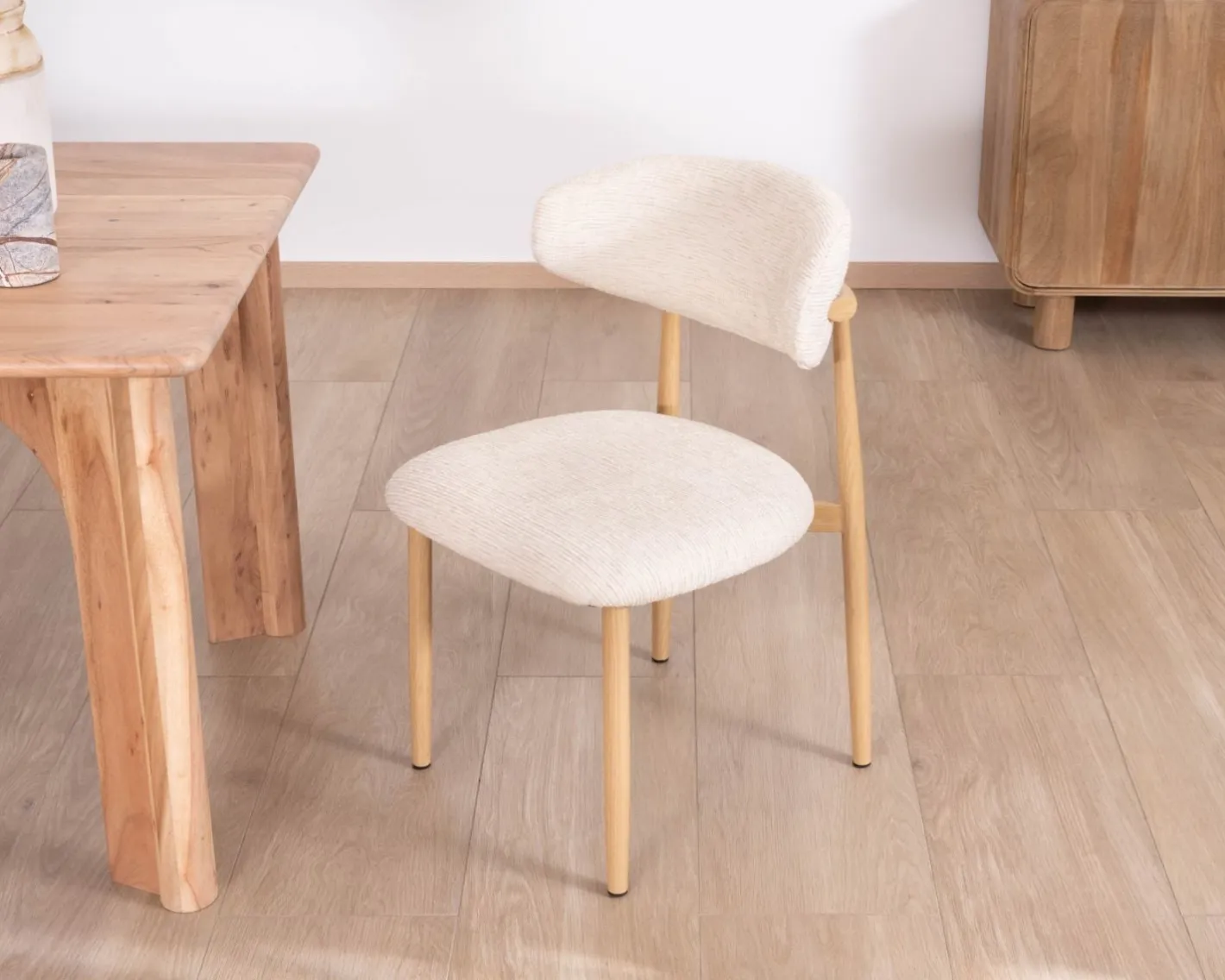 Outlet Lot de 2 chaises de repas scandinaves en tissu tramé blanc cassé "Arpège" pieds métal aspect bois clair Chaise
