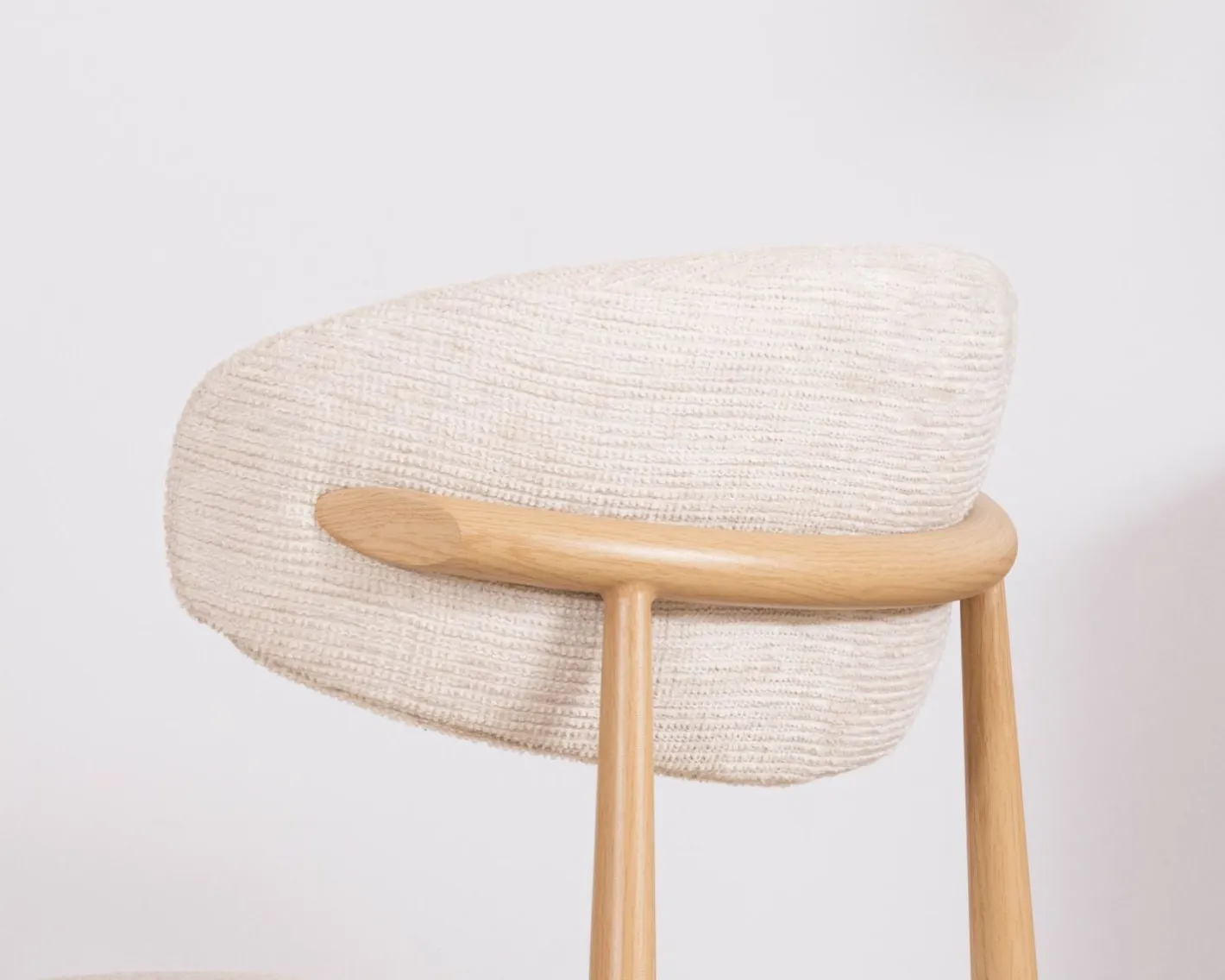 Outlet Lot de 2 chaises de repas scandinaves en tissu tramé blanc cassé "Arpège" pieds métal aspect bois clair Chaise