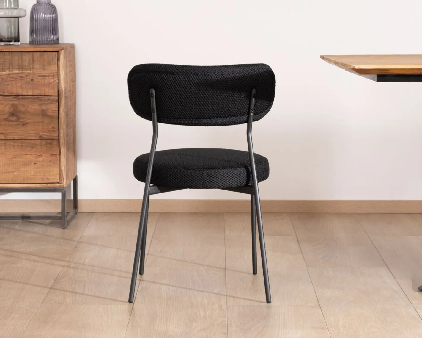Lot de 2 chaises de repas style rétro en tissu noir et pieds métal "Lato" Chaise