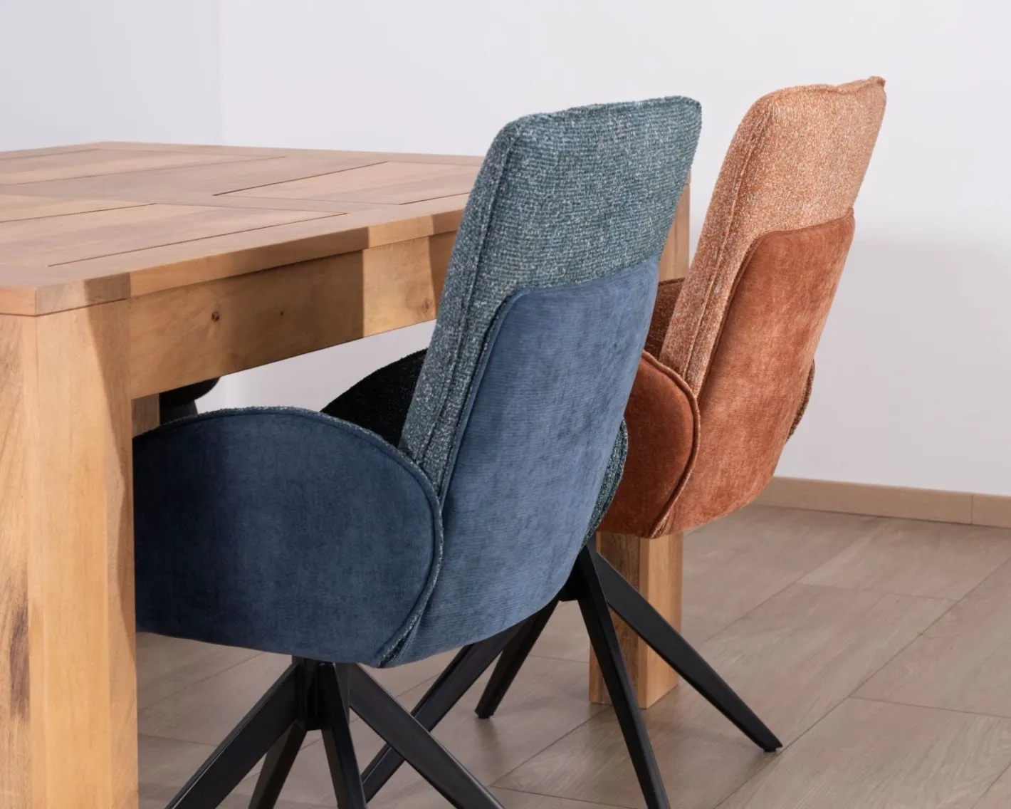 Sale Lot de 2 chaises en tissu bi-texturé bleu foncé "Eddy" avec accoudoirs et pied métal pivotant Chaise