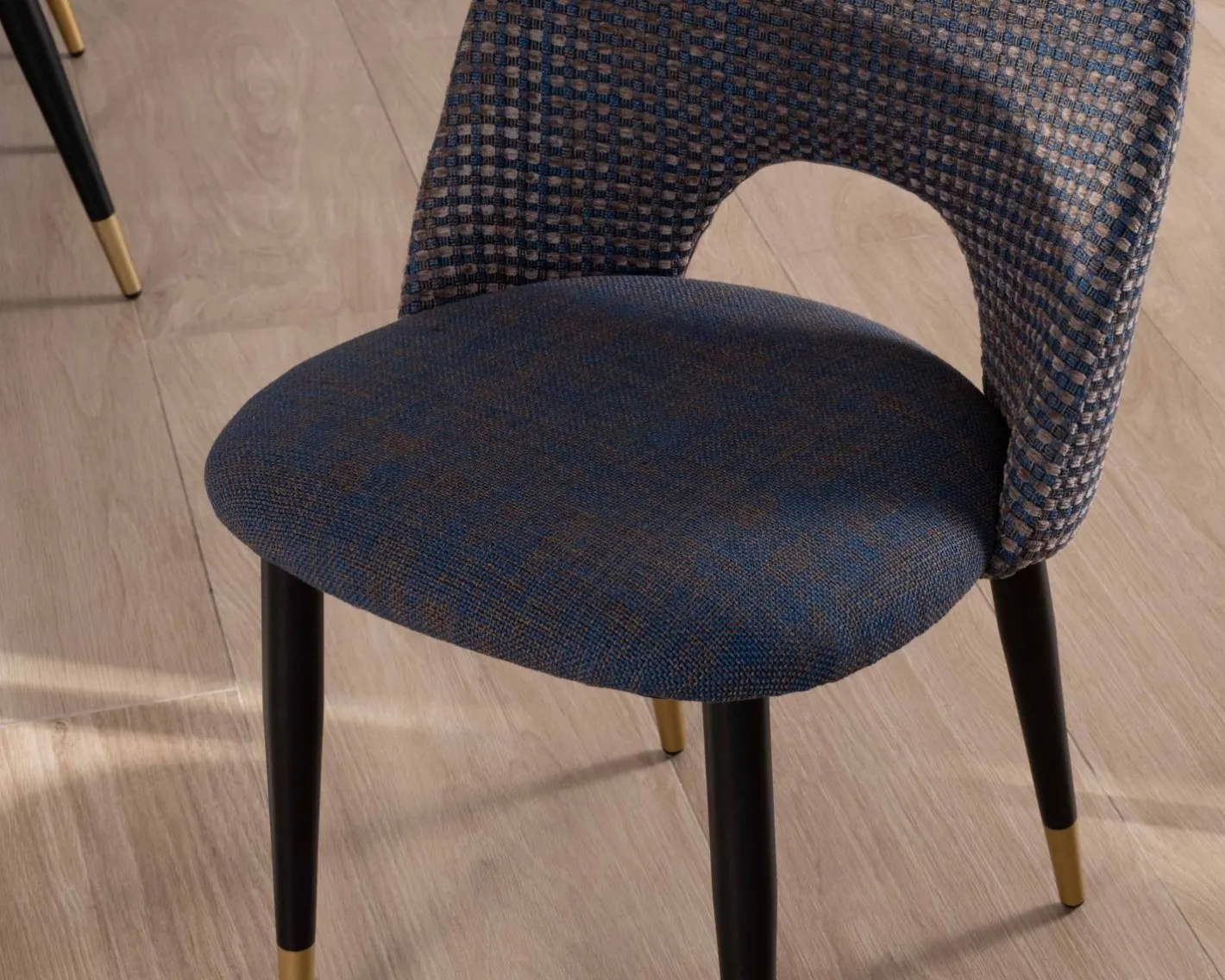 Lot de 2 chaises en tissu bleu foncé et pieds métal laqué noir "Vermont" Chaise