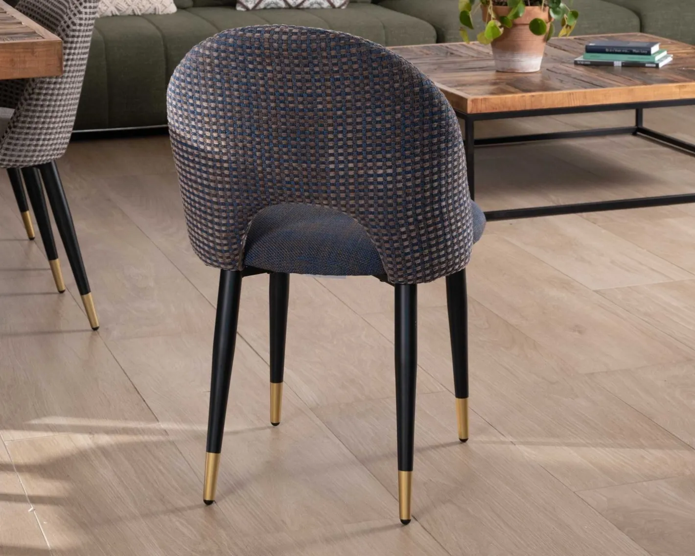 Lot de 2 chaises en tissu bleu foncé et pieds métal laqué noir "Vermont" Chaise