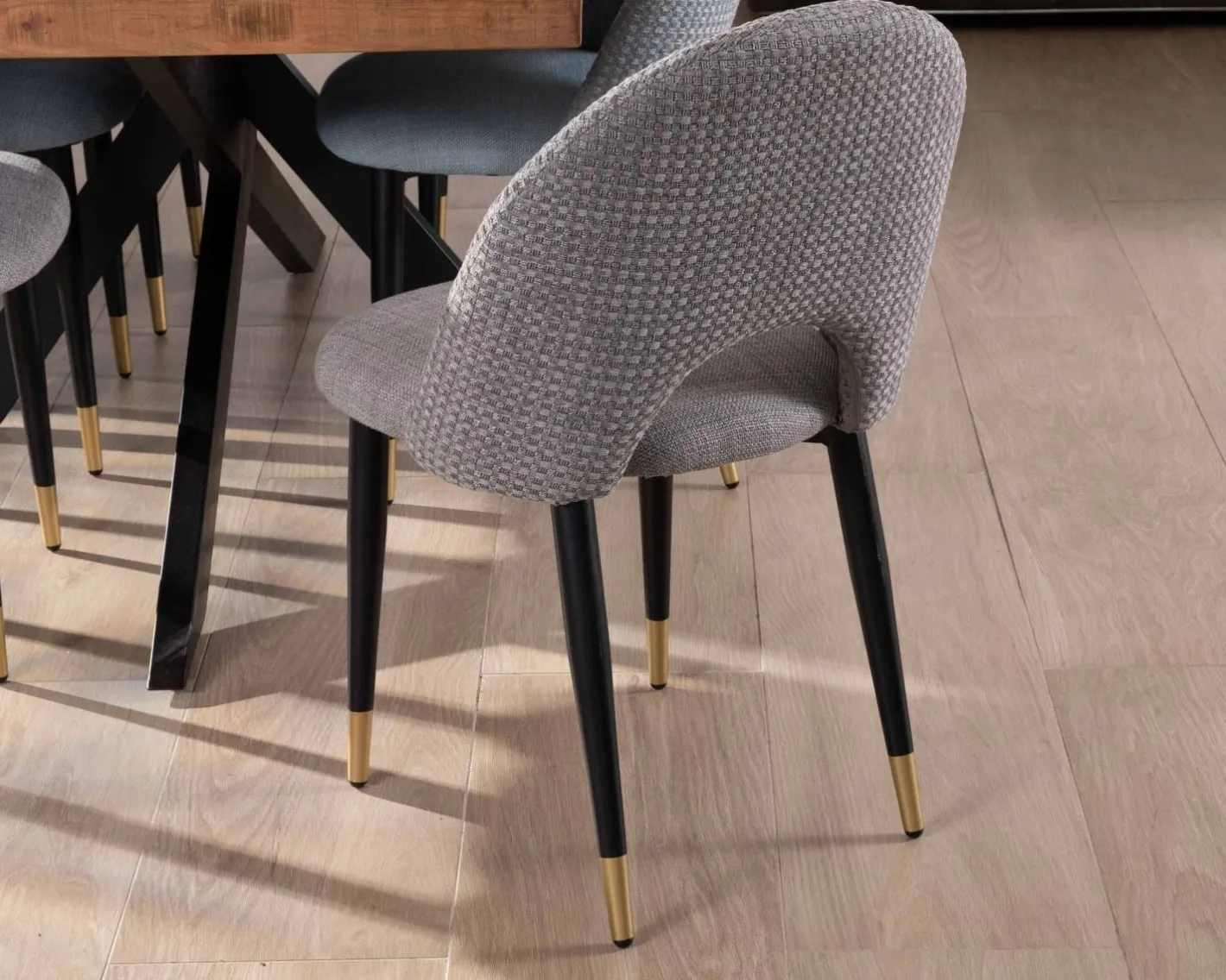 Lot de 2 chaises en tissu gris et pieds métal laqué noir "Vermont" Chaise