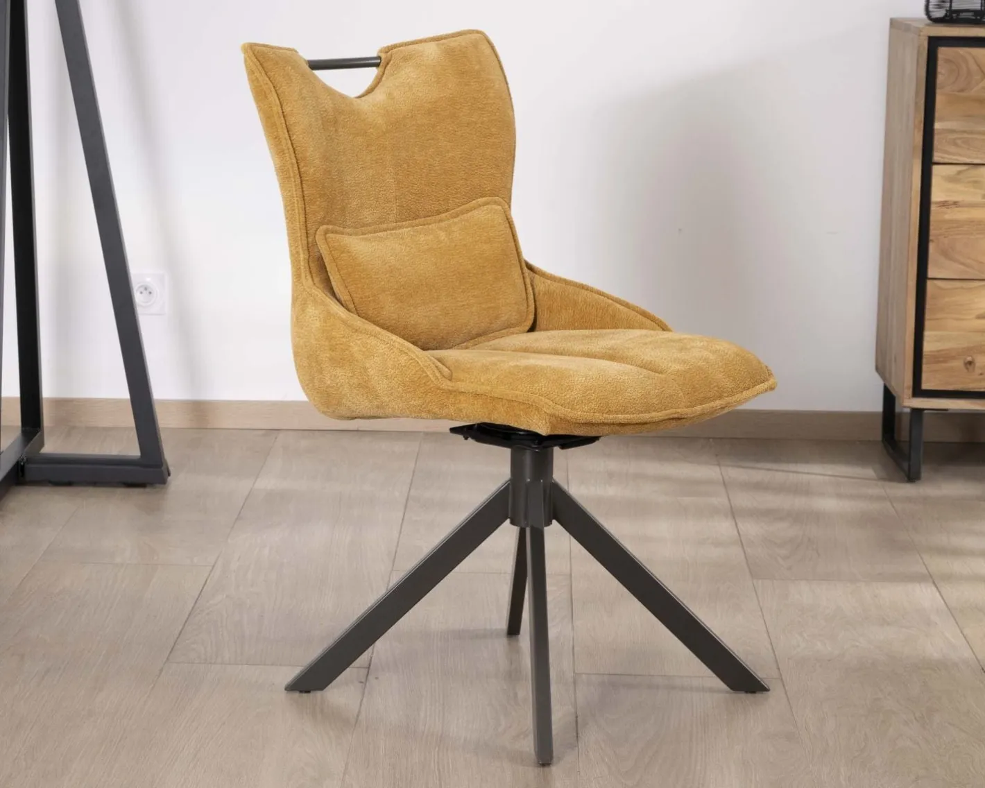 Lot de 2 chaises en tissu jaune moutarde sur pied rotatif en métal "Biorg" style rétro Chaise