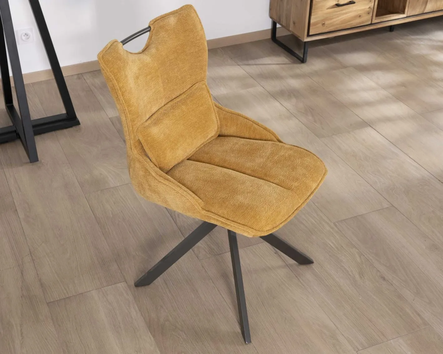 Lot de 2 chaises en tissu jaune moutarde sur pied rotatif en métal "Biorg" style rétro Chaise
