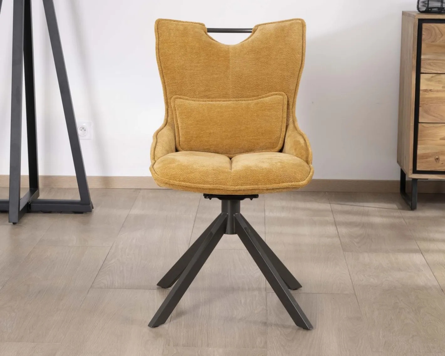 Lot de 2 chaises en tissu jaune moutarde sur pied rotatif en métal "Biorg" style rétro Chaise