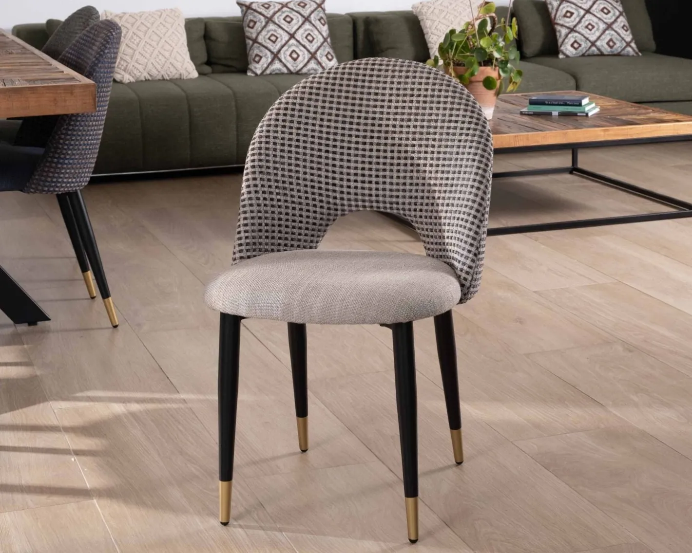 New Lot de 2 chaises en tissu taupe et pieds métal laqué noir "Vermont" Chaise