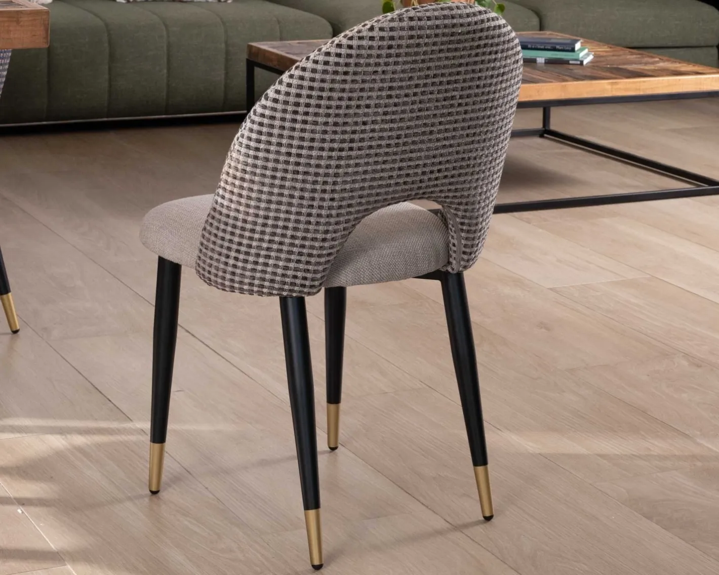 New Lot de 2 chaises en tissu taupe et pieds métal laqué noir "Vermont" Chaise