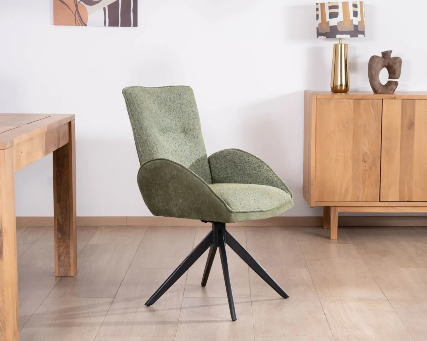 Lot de 2 chaises en tissu vert doux "Eddy" avec accoudoirs et pied métal pivotant Chaise