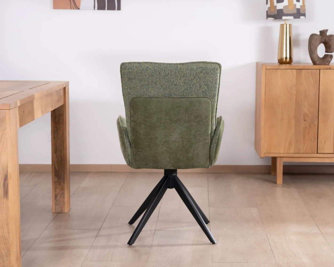 Lot de 2 chaises en tissu vert doux "Eddy" avec accoudoirs et pied métal pivotant Chaise